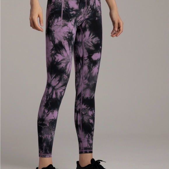 lululemon athletica Pants - Lululemon Power Thru High-Rise Tight Purple Tie Dye Leggings Size 6